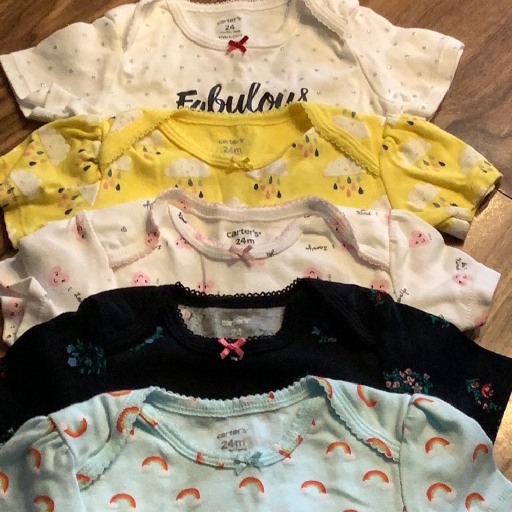 5 Carter’s Onesies 24M - Picture 8 of 9